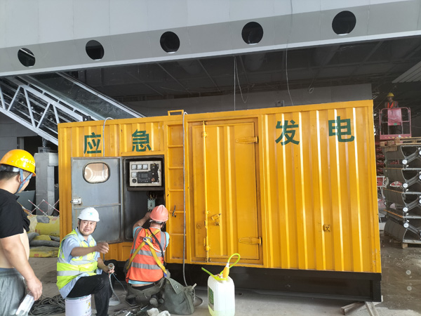 香坊怎样判断空气滤清器是否需要更换？